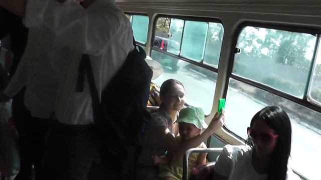 Артисты театра Валерия Серебренникова (Опера Военная Тайна) Жгут по дороге на репетицию смотреть онлайн