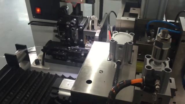 Станок для резки зачистки разделения жил шлейф-кабеля и обжима клемм с двух сторон смотреть онлайн