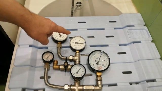 Манометр после гидроудара. Стрелка манометра сдвинулась на 3 бара . Показ гидроудара на манометре. смотреть онлайн