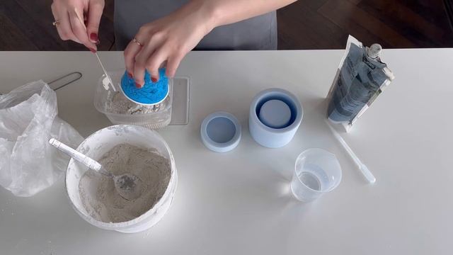 МРАМОРНАЯ ТЕХНИКА ЗАЛИВКИ / ДЕКОРИРОВАНИЯ ГИПСА | КАК СДЕЛАТЬ МРАМОР? | МРАМОРНЫЙ ПОДСВЕЧНИК, КАШПО смотреть онлайн