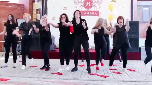 Супер-танец родителей на выпускной смотреть онлайн