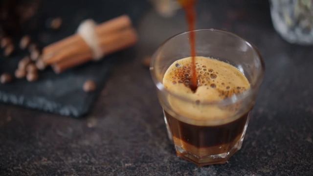 Готовим Ореховый кофе в кофеварке Polaris PCM 1516E Adore Crema! смотреть онлайн