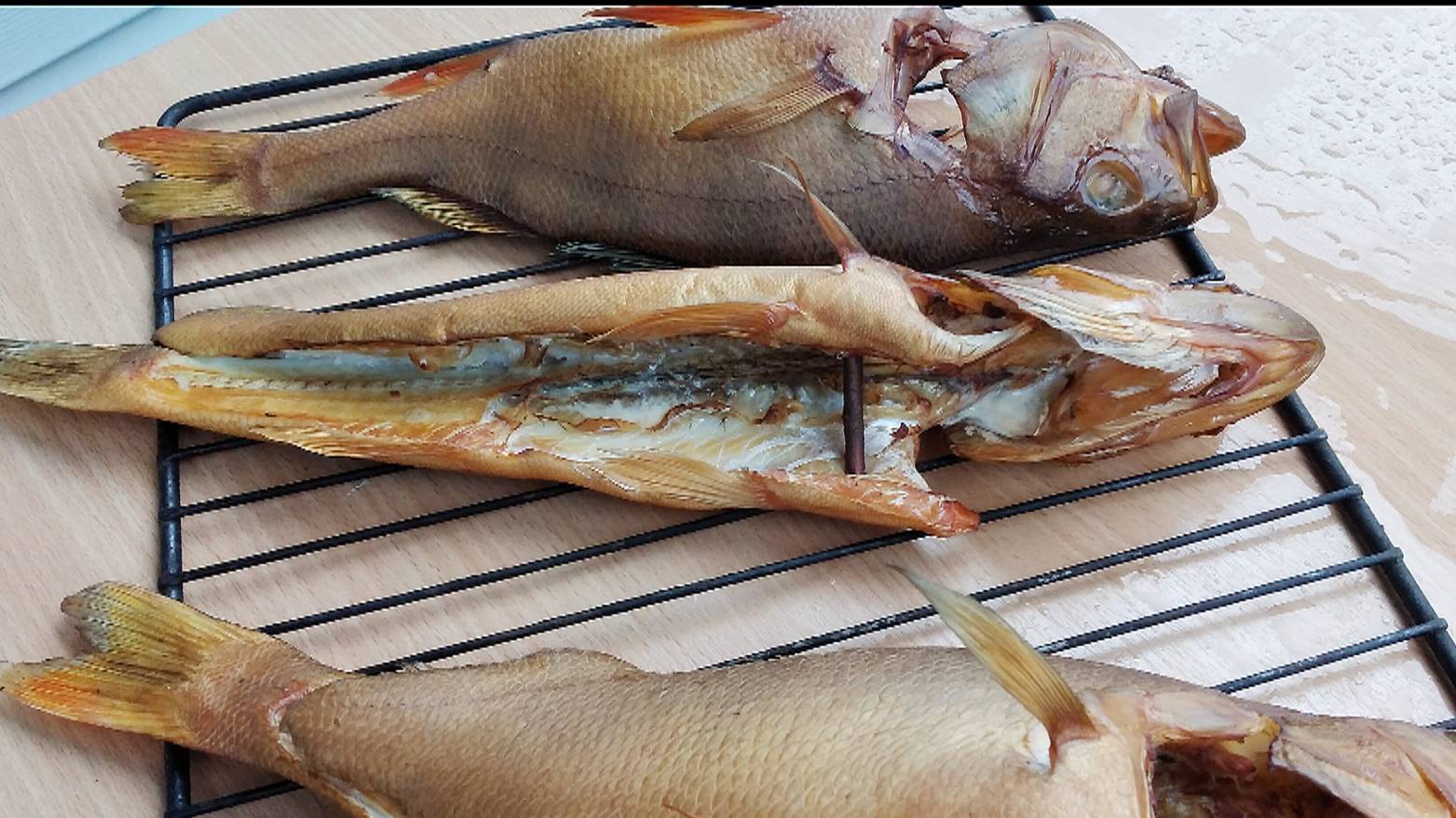 РЫБА (СУДАК) ГОРЯЧЕГО КОПЧЕНИЯ В ДОМАШНИХ УСЛОВИЯХ. ПРОСТОЙ И ВКУСНЫЙ РЕЦЕПТ. смотреть онлайн