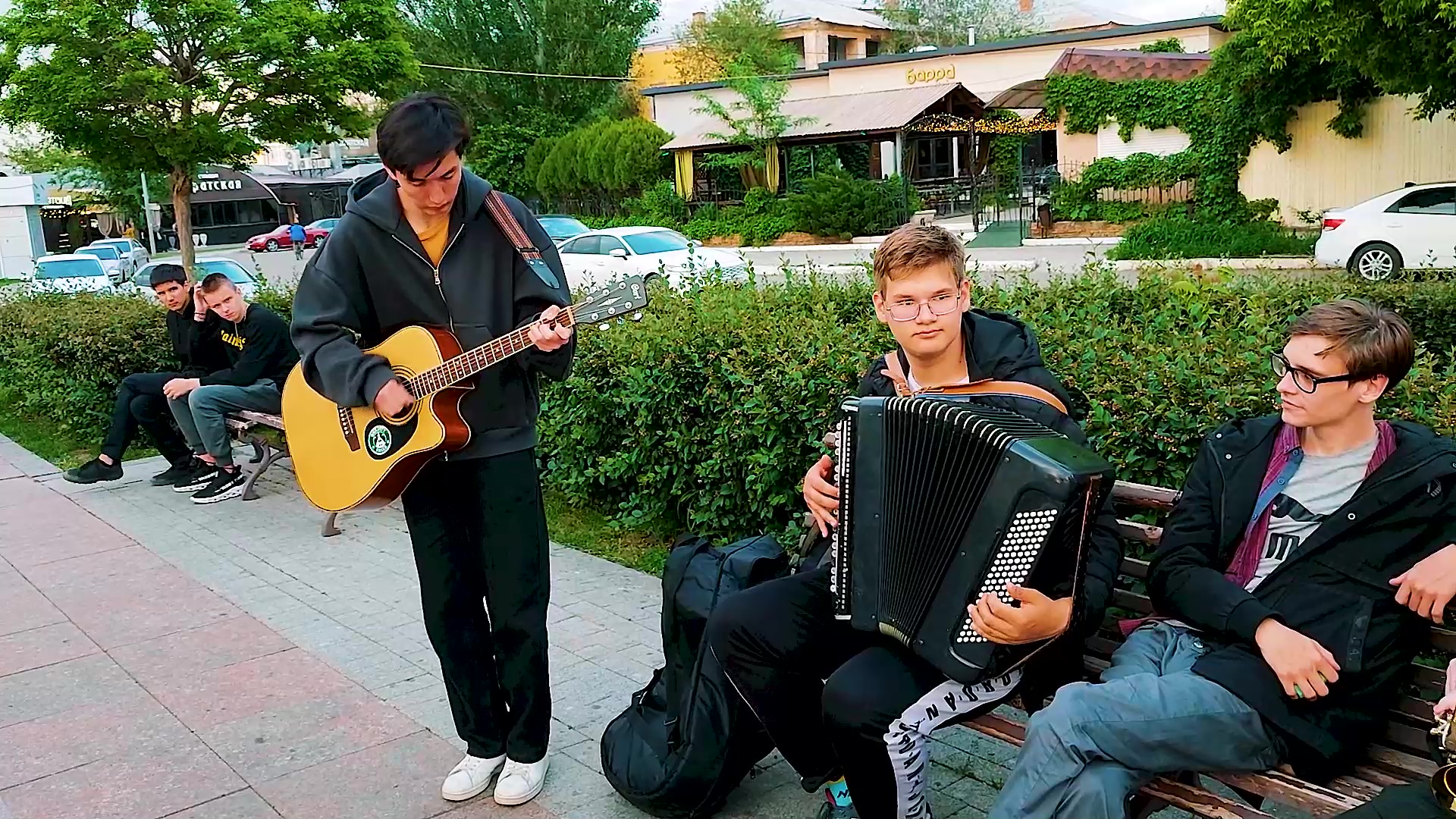 Киш Лесник.Уличные музыканты Астрахани смотреть онлайн