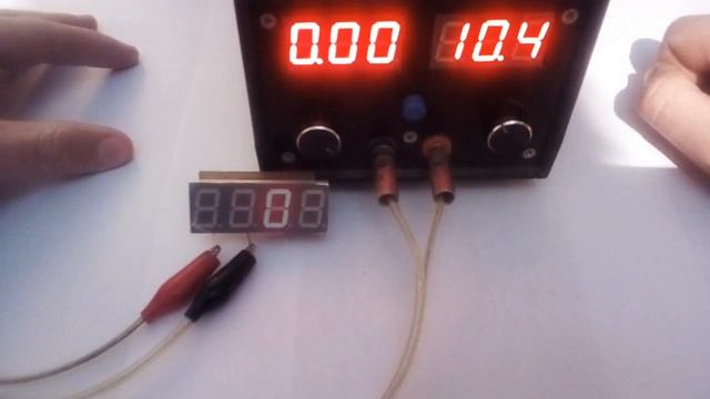 Вольтметр на PIC16F676 с относительным выводом данных. смотреть онлайн