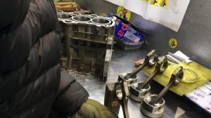 Обзор поршней Mouson +0.5. Ремонтные поршни на G4FA. Рассточка блока.