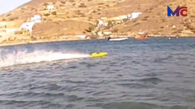 MRC-PURSUIT 32 BARRACUDA SAW SPEED BOAT-WAVE BASHING!!! смотреть онлайн