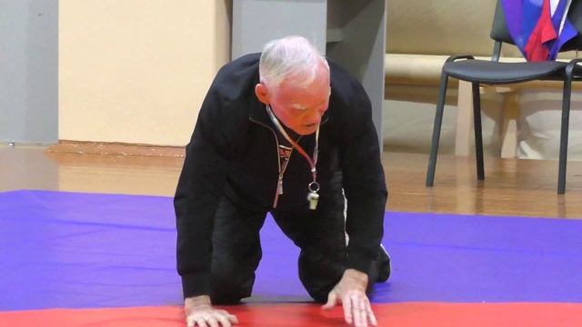 Вольная борьба.Тренер Егоров А.Е.(тренеру 80лет) проводит занятие в младшей группе. смотреть онлайн