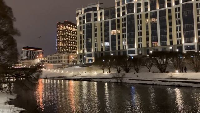 Вечерние виды центра Екатеринбурга 05.03.2023 Небольшой снег, минус 4 смотреть онлайн