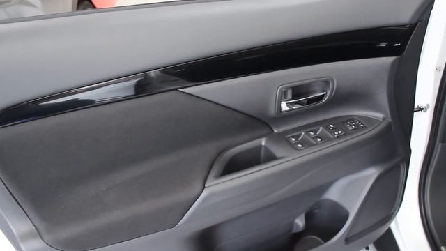 Оснащение OUTLANDER Intense+, Instyle и Ultimate смотреть онлайн