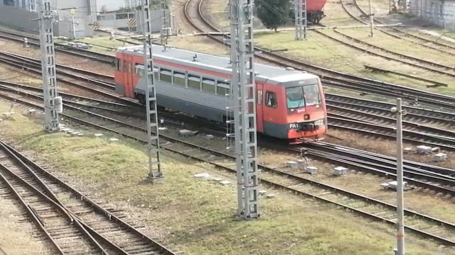 Рельсовый автобус РА1 0022 следует резервом.