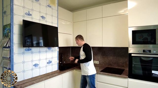 Современный дизайн кухни из эмали в трешку П-44. Эмаль с интегрированной ручкой. смотреть онлайн