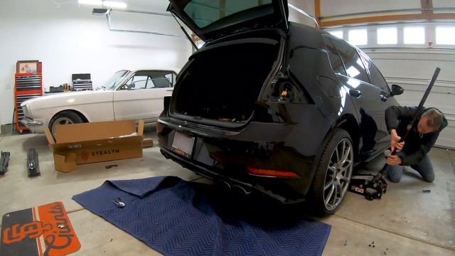 Stealth Hitches Hidden and Removable Hitch on VW Golf R смотреть онлайн