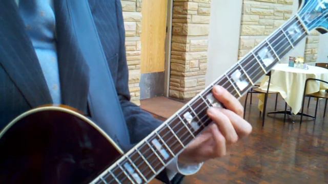 A friend of mine, David Andersen playing Mr. sandman at The Country music hall of Fame and Museum смотреть онлайн