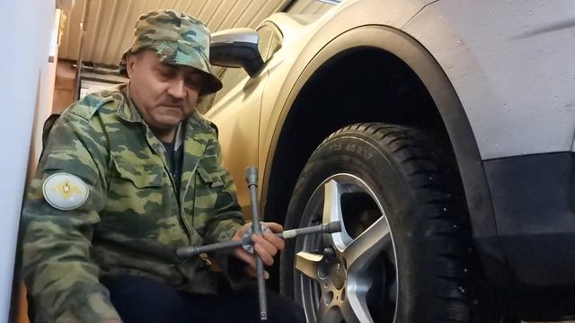 направляющая для облегчения установки колеса на Фольксваген Тигуан смотреть онлайн