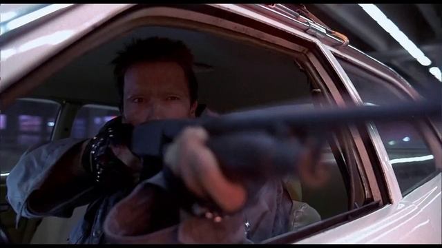 ТЕРМИНАТОР 1 (1984) В терминаторе(Т800)был встроен насос который качал кровь по органам