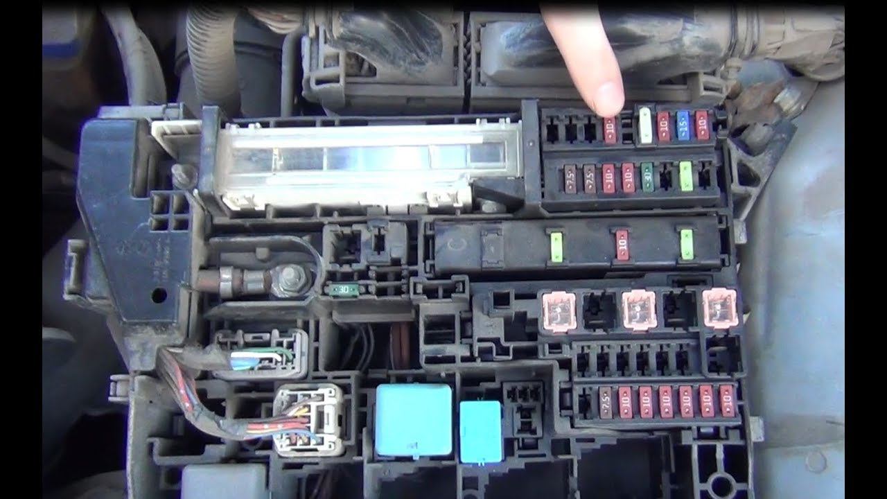 Замена предохранителя кондиционера, МКПП на Тойоте Королла (Е150) №16 смотреть онлайн