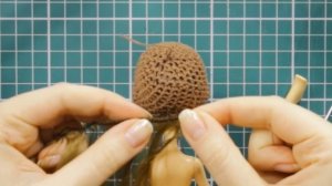 КАК СДЕЛАТЬ ПАРИК ДЛЯ КУКЛЫ НА ВЯЗАННОЙ ОСНОВЕ ♡ FOR DOLLS