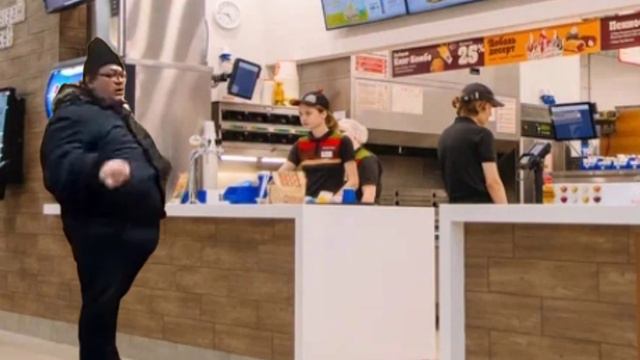 БУРГЕР КИНГ ГОВ... НО ЭТО РЕАЛЬНЫЙ БУРГЕР КИНГ!!!! (ЧАСТЬ 1) смотреть онлайн