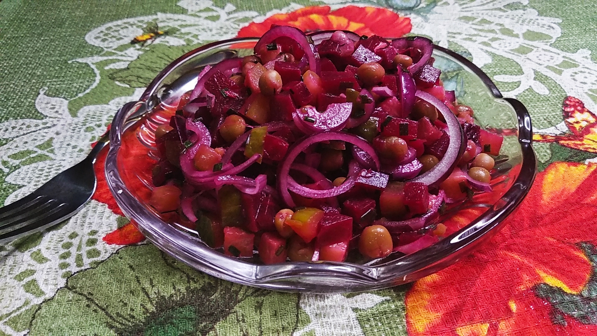 Салат из СВЁКЛЫ И ЗЕЛЁНОГО ГОРОШКА за 15 минут. Вкусный салат осенне-зимнего сезона. смотреть онлайн