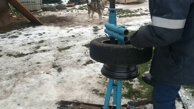 Self-made machine for tire repair.Самодельный станок для шиномонтажа. смотреть онлайн