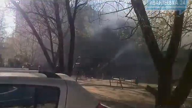 Горит жилой дом во дворе Центральный пр-д 14 смотреть онлайн