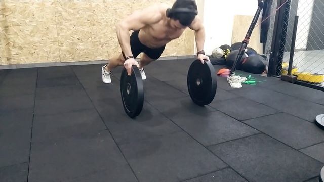 ТРЕНИРОВКА ГРУДИ и ТРИЦЕПСА \ CHEST WORKOUT \ Необычные упражнения в зале. Бодибилдинг. смотреть онлайн