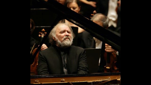 Brahms Piano Concerto No. 1 - Radu Lupu, Deutsches Sinfonieorchester Berlin, Nagano (May 4, 2002) смотреть онлайн