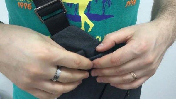 Обзор самой популярной мужской сумки мессенджера Cross Body Bag. Сумка кросс боди через плечо серая.