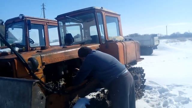 Как я заводил дт 75 в мороз смотреть онлайн