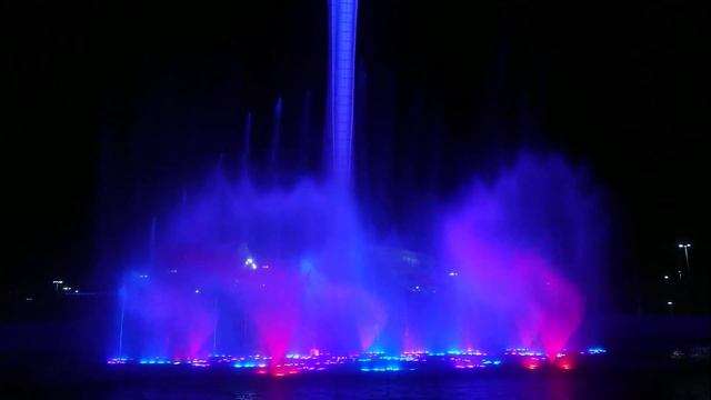 Шоу фонтанов в Олимпийском парке. Мировые поп-хиты. Салюты. смотреть онлайн