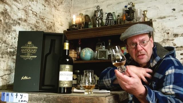 ralfy review 701 - Antiquary 35yo Blended Scotch @ 46% vol: смотреть онлайн