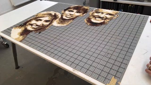 Building a portrait with LEGO bricks - Watch how its done - Professional LEGO artist смотреть онлайн