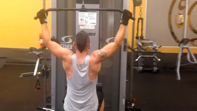 Training at Golds Gym San Antonio смотреть онлайн
