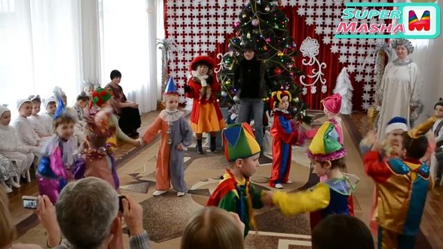 Танец Петрушек - Клоунов мальчиков и Стихи - Новогодний утренник Детский Садик Донецк 12.2015 - 201 смотреть онлайн
