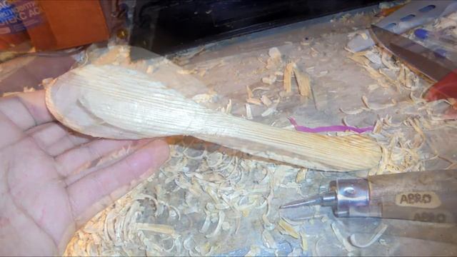 Как сделать деревянную ложку без электроинструмента/How to make a wooden spoon without power tools смотреть онлайн