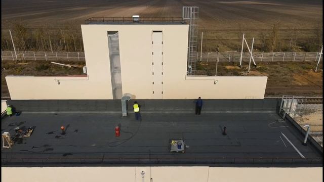 Крым.Досмотровый Ж/Д комплекс грузовых поездов в Багерово.Люки на новых дорогах ставят вровень смотреть онлайн
