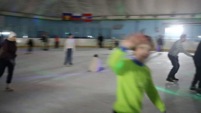 Cемья Тафинцевых из Армавира в рамках проекта "Всей семьей" посетила Ледовый Дворец смотреть онлайн