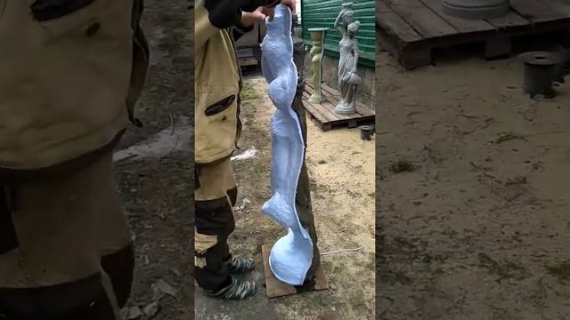 ДЕВУШКА С КУВШИНАМИ ИЗ БЕТОНА смотреть онлайн