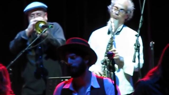 Levon Helm Band with Ray LaMontagne - I Shall Be Released смотреть онлайн