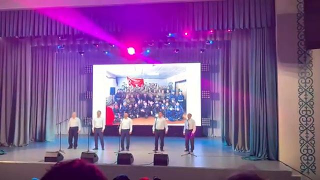 Уус Алдан улууһа, Баатаҕай нэһилиэгэ. "Биэттэ" эр дьон ансаамбыла.#сахалыыырыалар смотреть онлайн