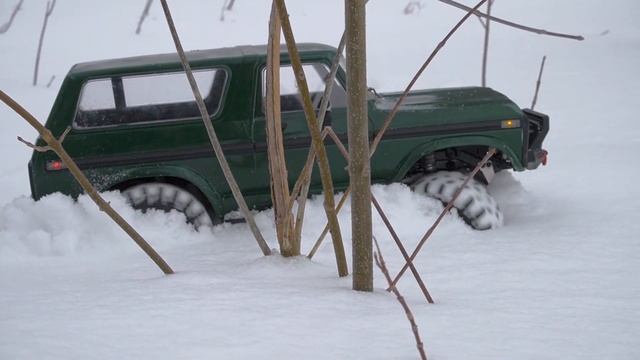 Snow RC Crawling is a Meditation - TRAXXAS TRX-4 Ford Bronco RC Car смотреть онлайн