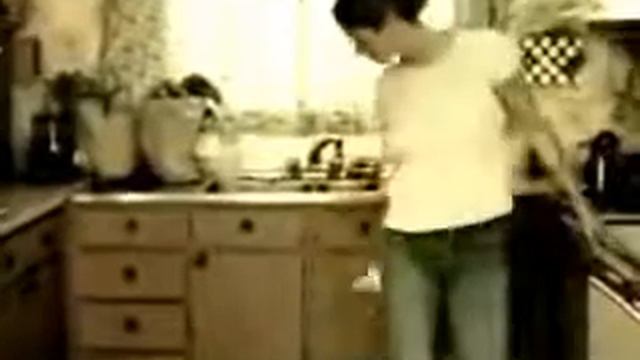 МУЖ СМОТРИТ ФУТБОЛ