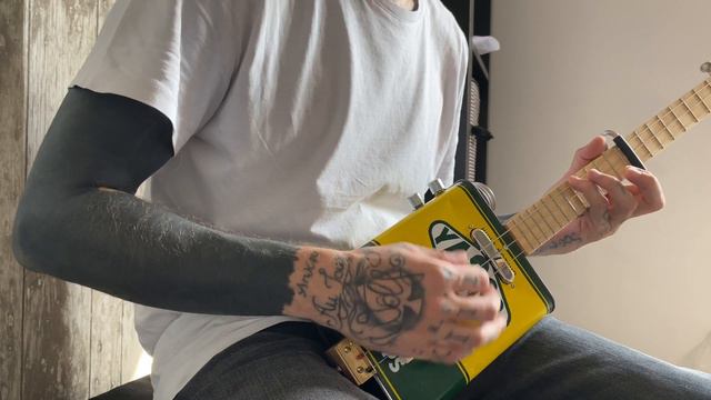 Ciga box guitare 3 cordes composition relaxante ampli roland micro cube смотреть онлайн