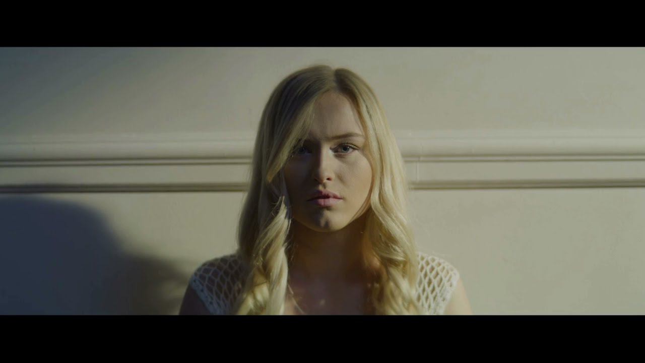 Royksopp -- Here She Comes смотреть онлайн