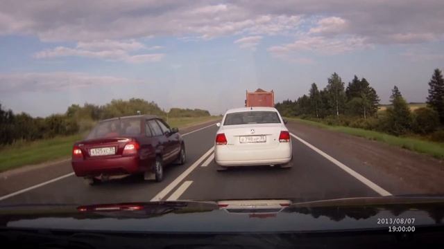 Дебил на обгоне А525ХС смотреть онлайн