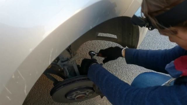 Замена передних тормозных колодок фольксваген поло смотреть онлайн