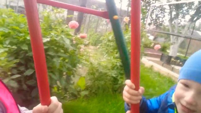 Игры на улице.Гуляю у бабушки в деревне.😘😎😜😀😄 смотреть онлайн