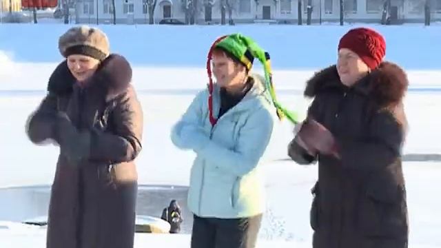 В воскресенье в Великом Новгороде любители зимнего плавания провели традиционное предново смотреть онлайн