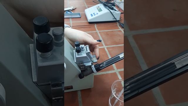 Порядок работы на рефрактометре ИФР 454-Б2М смотреть онлайн